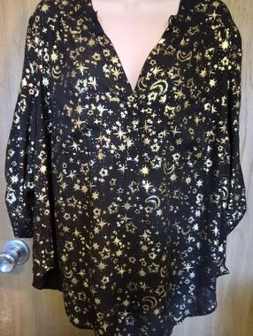Torrid Size 1 Black Harper Blouse Tunic Gold Foil Stars & Moons XL 1x